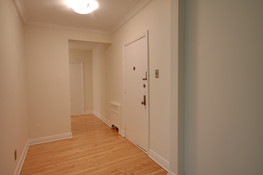 Le Crestwood | 3555 Av. Atwater, Montréal, QC H3H 1Y3, Canada | Phone: (514) 704-6884