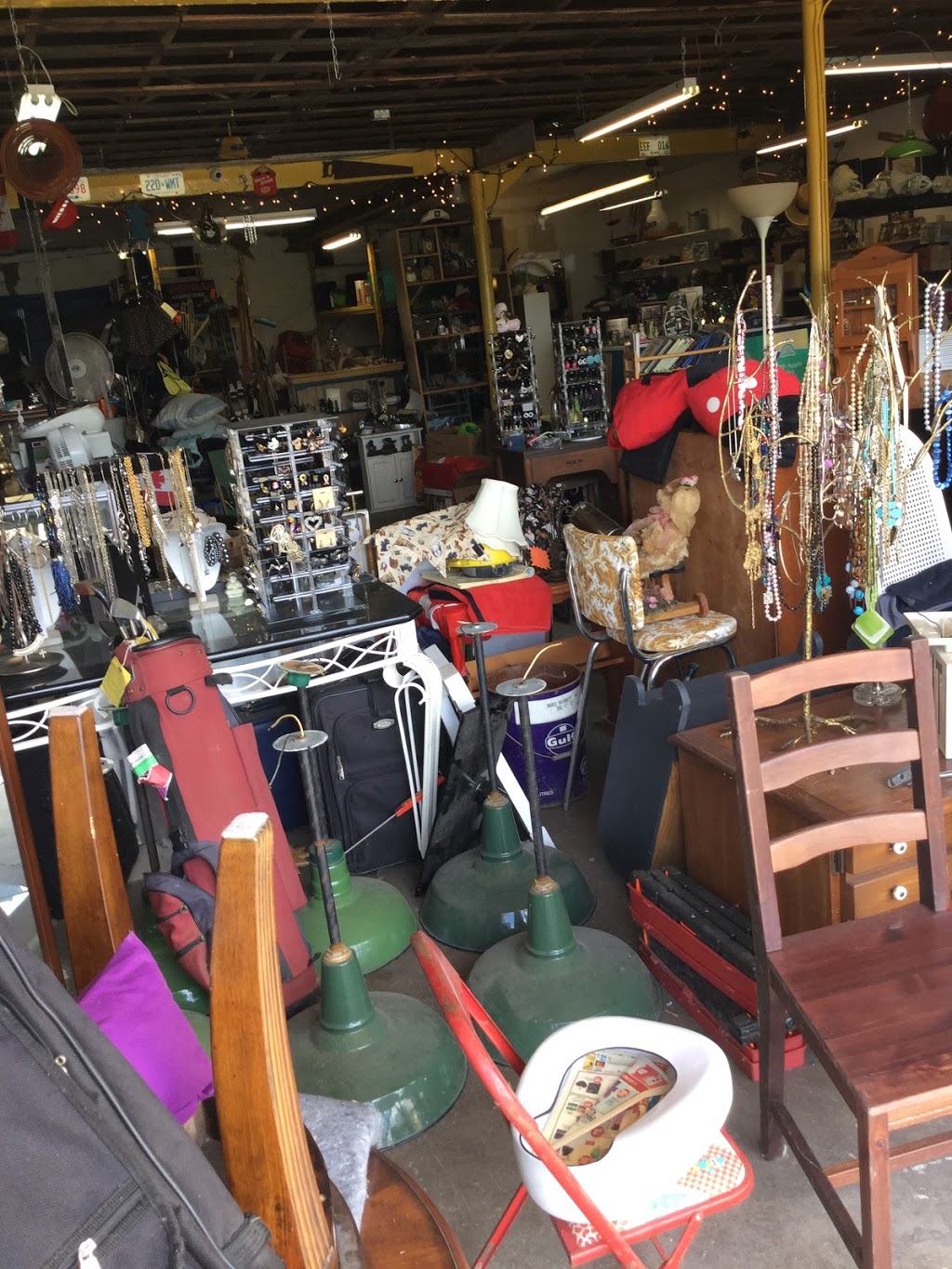 Marys Place Treasures | 22556 Loyalist Pkwy, Trenton, ON K8V 5P7, Canada | Phone: (613) 392-1395
