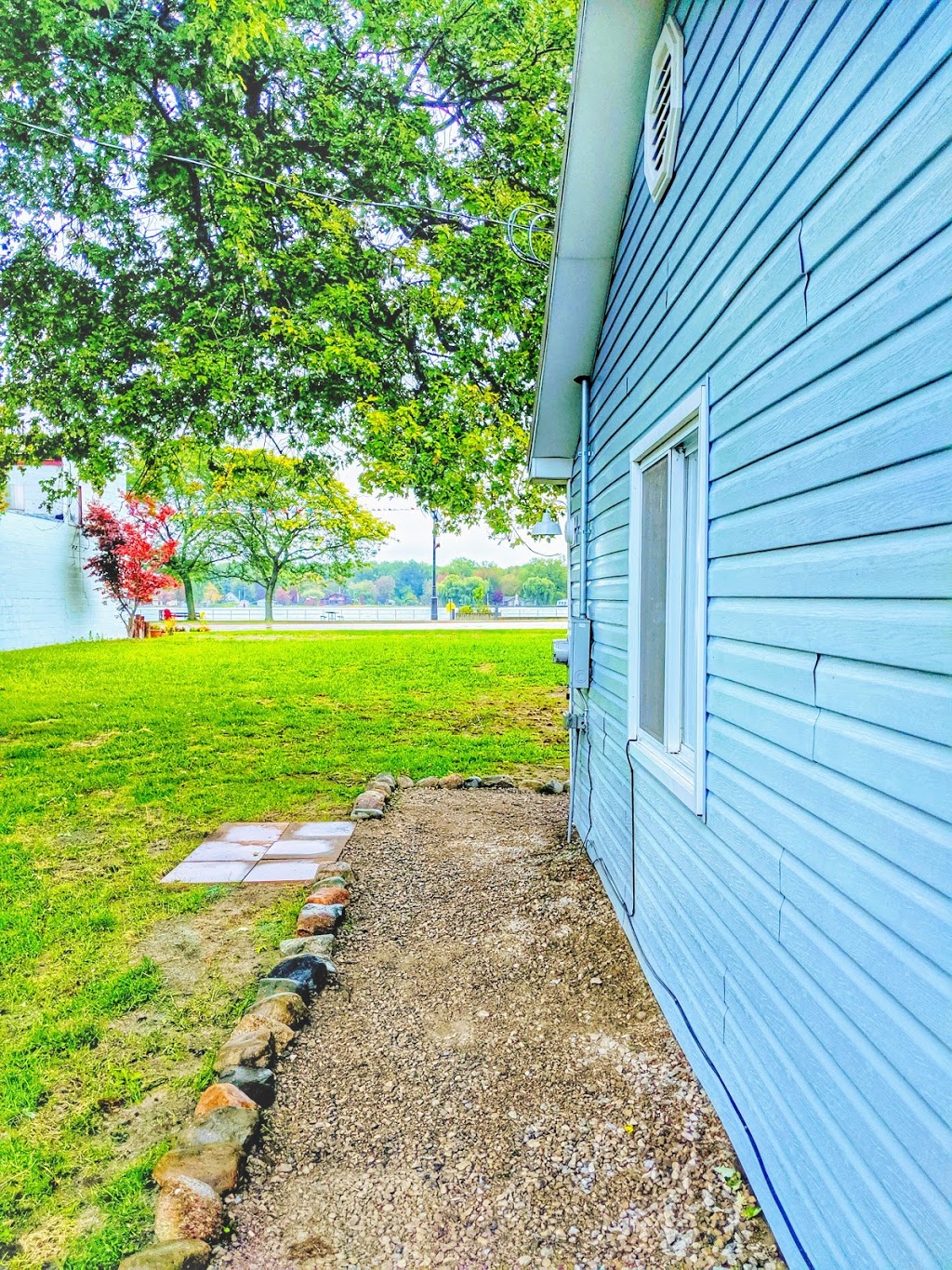 Algonac Vacation Rentals | 703 St Clair River Dr, Algonac, MI 48001, USA | Phone: (810) 580-1042