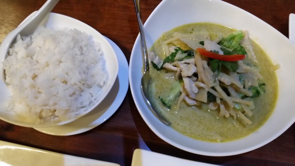 Soontorn Bahn Thai | 210 Lakeshore Rd E, Oakville, ON L6J 1H8, Canada | Phone: (905) 815-8488