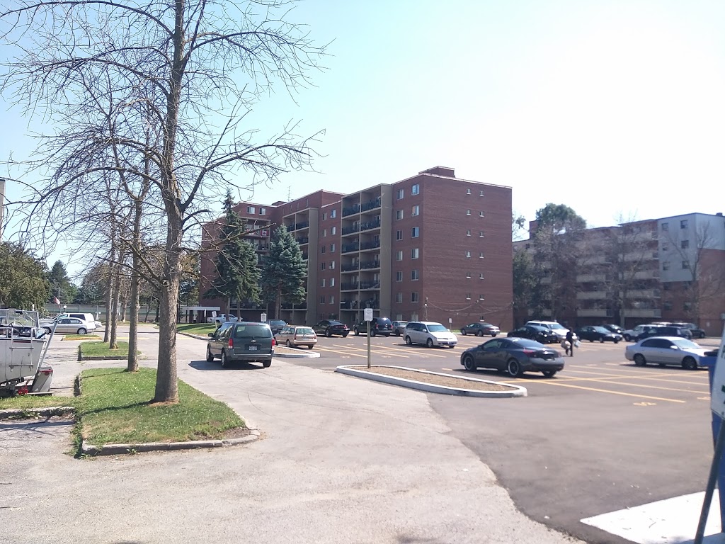 275 North Service Road Apartments | 275 N Service Rd, Mississauga, ON L5A 1A7, Canada | Phone: (888) 236-7767
