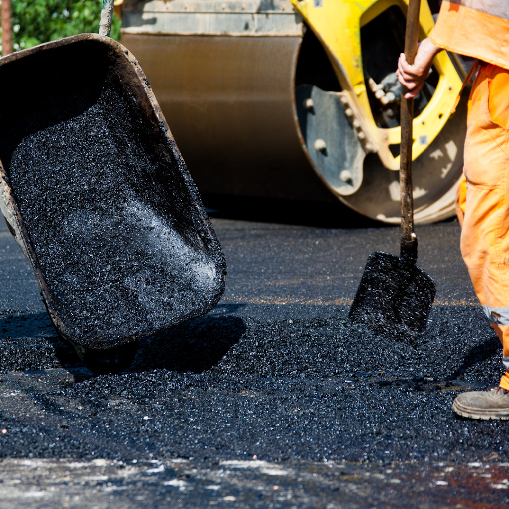 Bulldog Sealing & Asphalt Repair | 1474 Black Stallion Way, Greely, ON K4P 1P2, Canada | Phone: (613) 853-4474