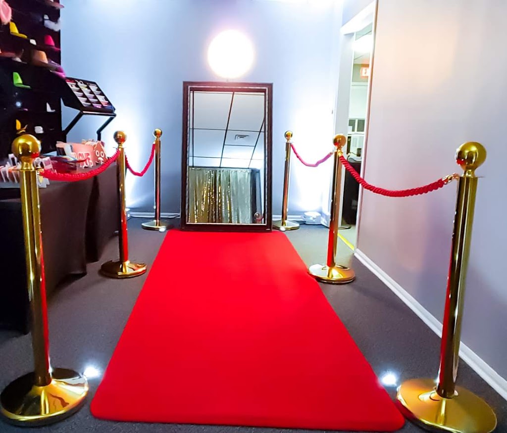 Magic Mirror Photobooth Winnipeg | 600 McGregor St, Winnipeg, MB R2W 0P1, Canada | Phone: (204) 230-0379