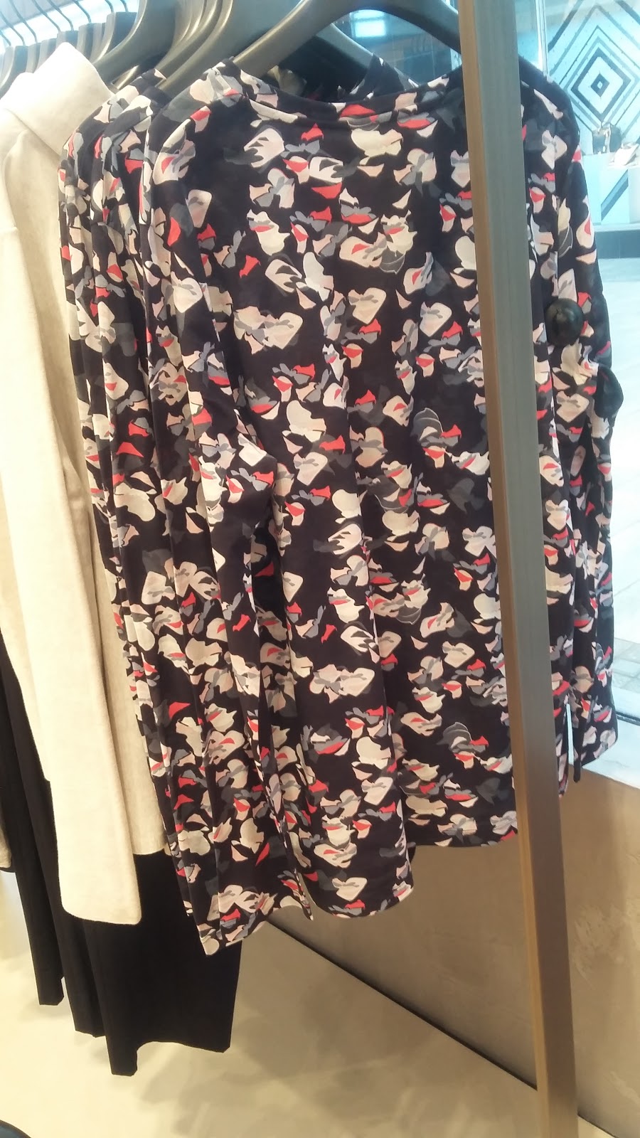 COS | 3035 Boulevard le Carrefour, Laval, QC H7T 1C8, Canada | Phone: (450) 687-6425