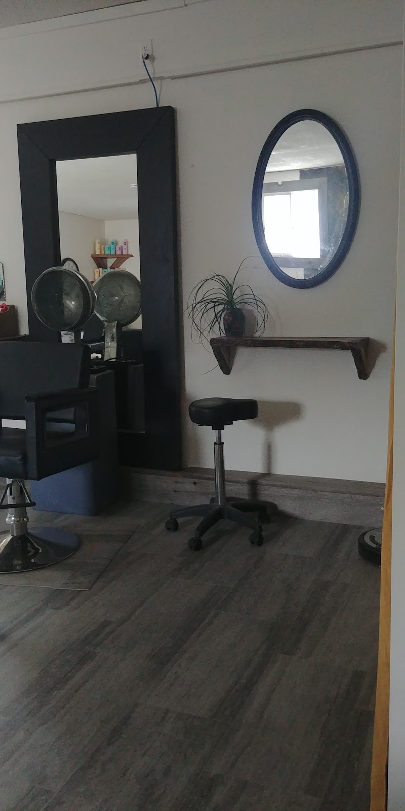 Bayfield Beauty Shop | 20 Catherine St, Bayfield, ON N0M 1G0, Canada | Phone: (519) 565-5800