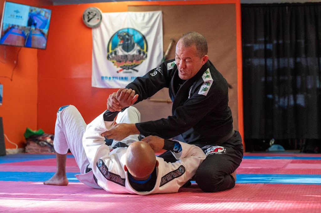 Moura Brazilian jiu-jitsu no | 3215 B Rue Beaubien E, Montréal, QC H1Y 1H6, Canada | Phone: (438) 866-5317