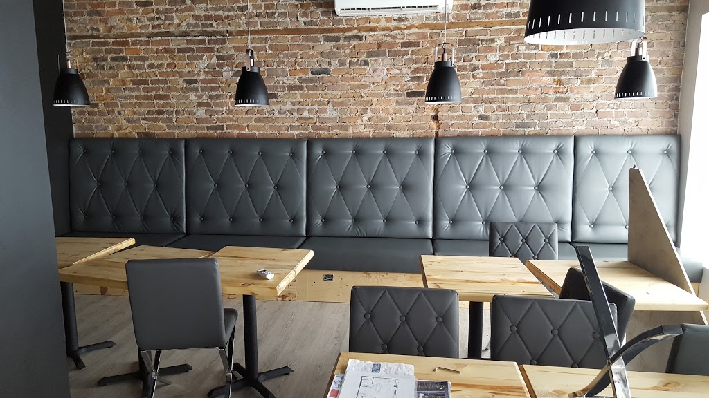 Martin Collard Rembourreur Trois-Rivières | 1530 Rue Bergeron, Trois-Rivières, QC G8Y 3E4, Canada | Phone: (819) 698-0112