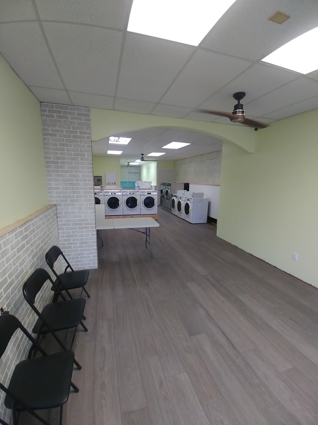 Fresh Suds Laundromat | 349 Royal York Rd, Etobicoke, ON M8Y 2R1, Canada | Phone: (647) 340-7837