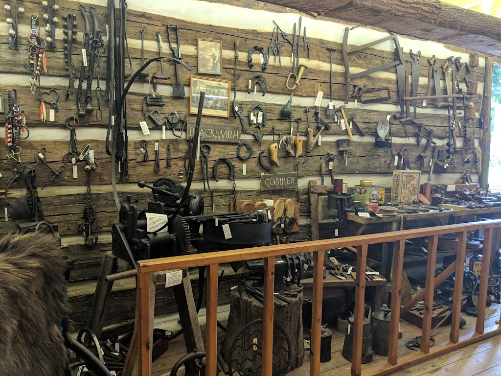 Madonna House Gift Shop | 2887 Dafoe Rd, Combermere, ON K0J 1L0, Canada | Phone: (613) 756-3713