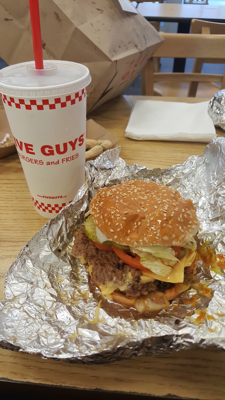 Five Guys | 18265 Yonge St, East Gwillimbury, ON L9N 0A2, Canada | Phone: (905) 895-0505