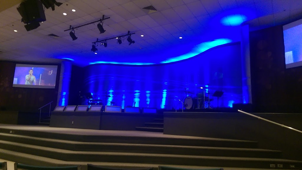 Église Le Portail - Laval | 560 Rue Justin, Laval, QC H7P 5R2, Canada | Phone: (450) 628-6000