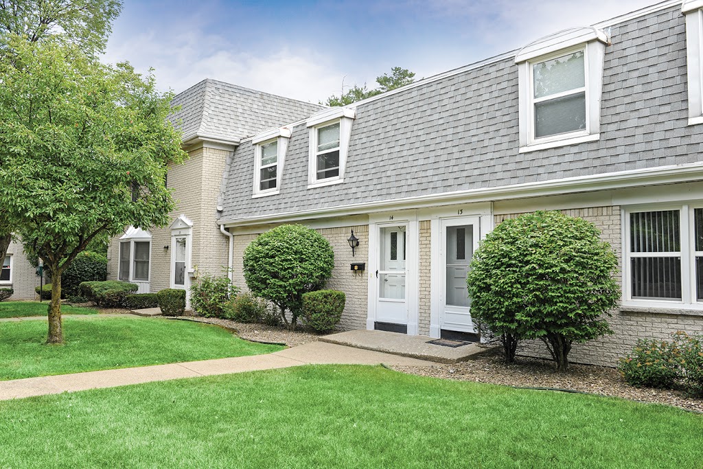 Green Lake Apartments & Townhomes | 80 N Lake Dr, Orchard Park, NY 14127, USA | Phone: (844) 703-7365