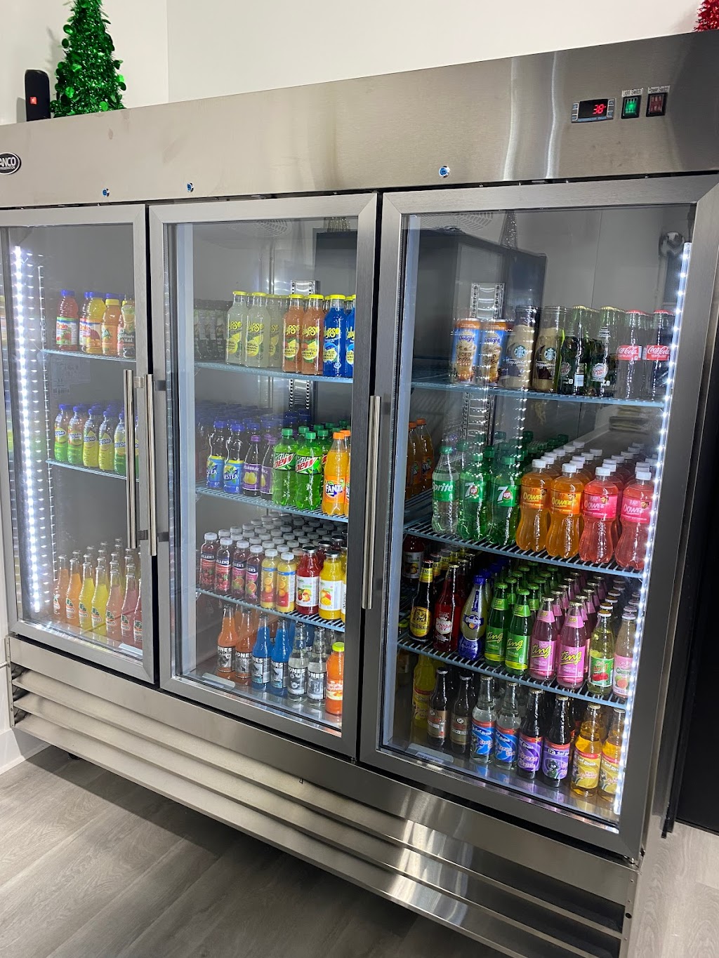 B&G Convenience | 3945 Doug Leavens Blvd, Mississauga, ON L5N 6V9, Canada | Phone: (905) 824-2209