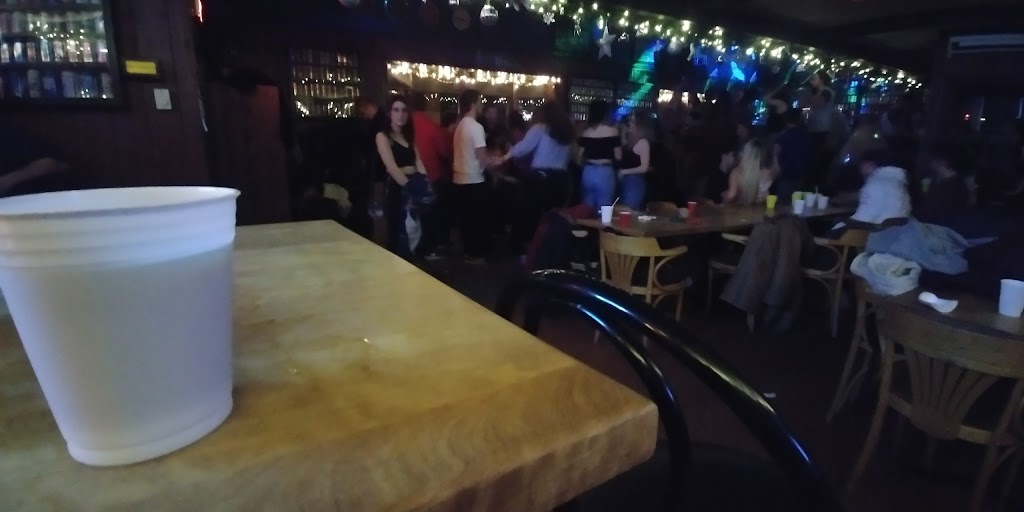 Le Lion dOr - Pub | 2902 Rue College, Sherbrooke, QC J1M 1T4, Canada | Phone: (819) 565-1015