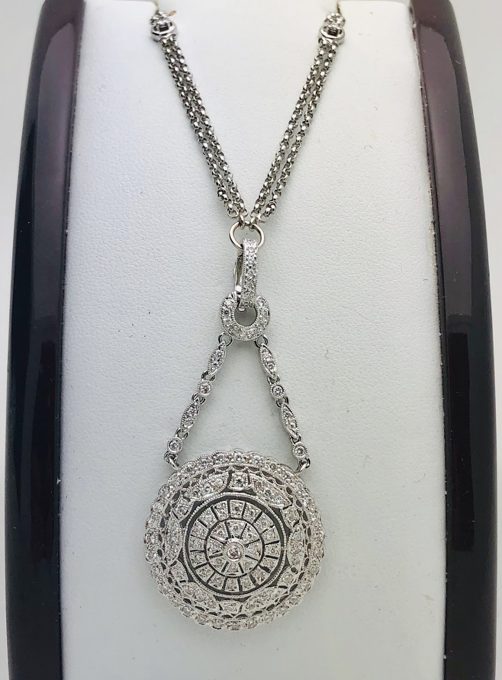 E&C Jewellers | 7201 Tecumseh Rd E, Windsor, ON N8T 3K4, Canada | Phone: (519) 988-0550