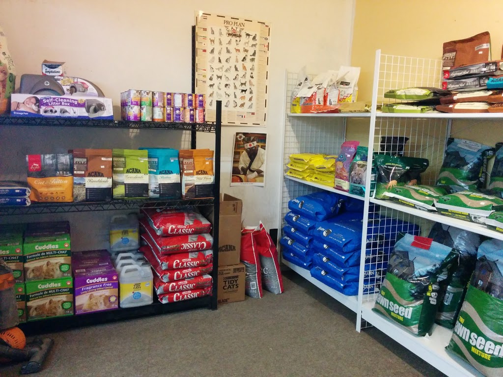 Gillmores Feed Barn | 6844 Bank St, Metcalfe, ON K0A 2P0, Canada | Phone: (613) 821-0145