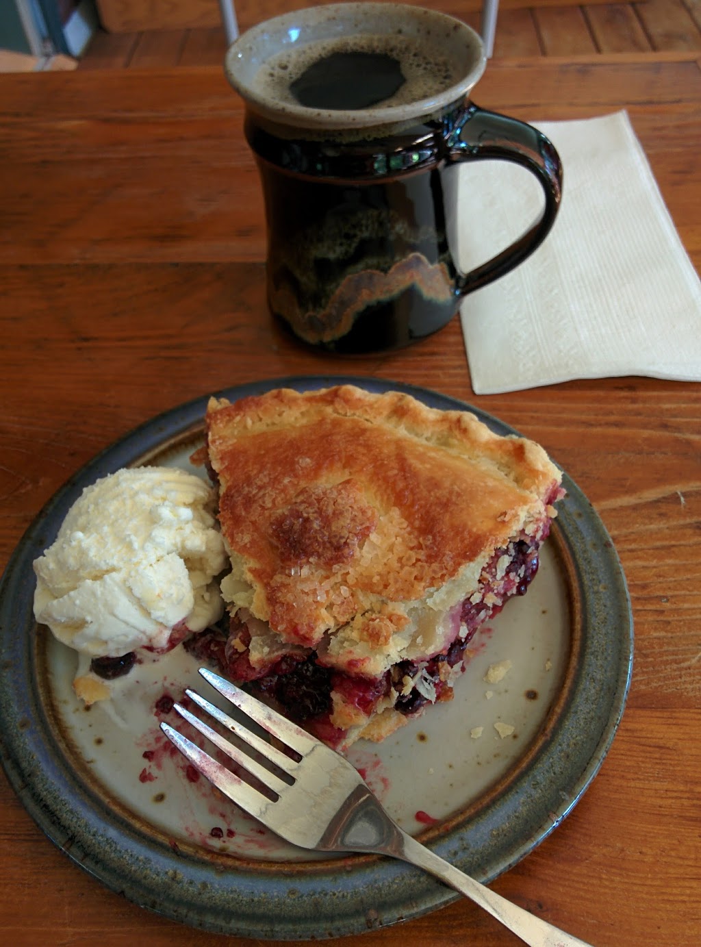 Farmhouse Pottery Gallery and Cafe | 307114 Hockley Rd, Laurel, ON L0N 1L0, Canada