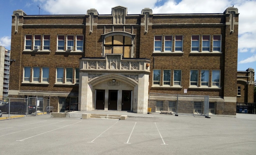 York Street Public School | 310 York St, Ottawa, ON K1N 5V3, Canada | Phone: (613) 239-2214