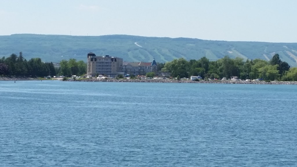 Cranberry Waterfront Suites and Country Club | 9 Harbour St E, Collingwood, ON L9Y 5C5, Canada | Phone: (866) 893-8883