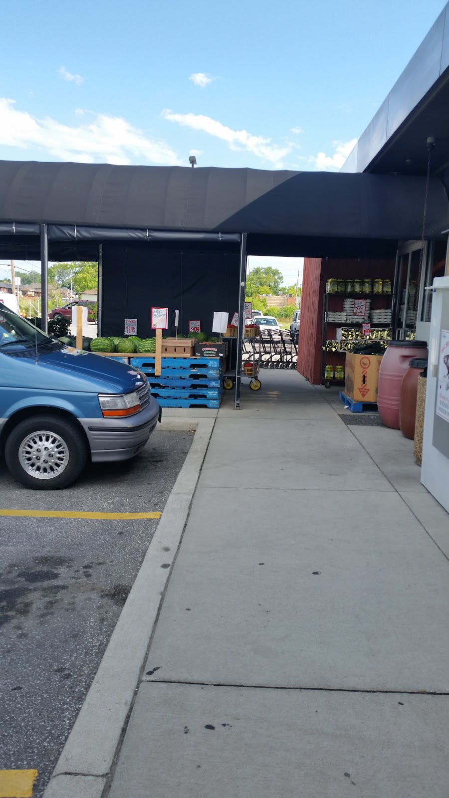 Freds Farm Fresh International Market | 2144 Huron Church Rd, Windsor, ON N9C 2L7, Canada | Phone: (519) 966-2241