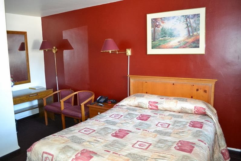 Maples Motel | 107 Neywash St, Orillia, ON L3V 1X6, Canada | Phone: (705) 326-3561