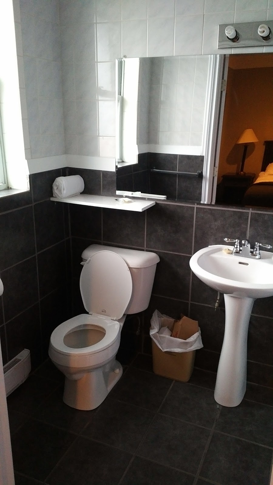 City View Inn | 1400 Plains Rd W, Burlington, ON L7T 1H6, Canada | Phone: (289) 245-1133