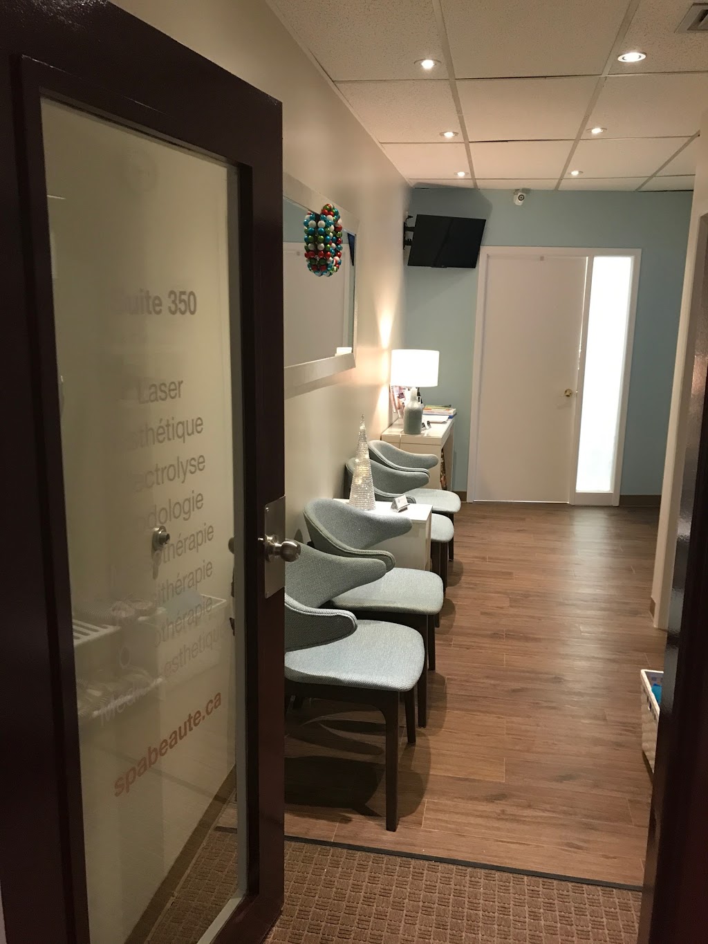 Electrolyse Et Spa Beauté De Laval Inc | 1717 Boulevard Saint-Martin O #350, Laval, QC H7S 1N2, Canada | Phone: (450) 682-6556