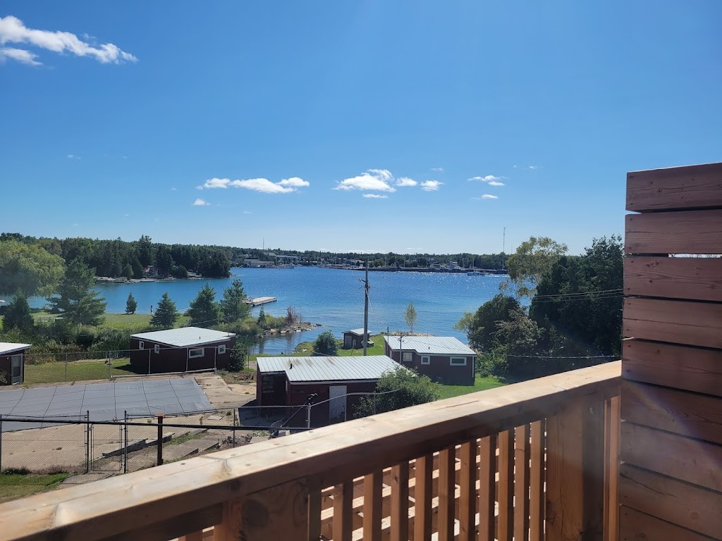 Tobermory Inn & Suites | 122 Bay St, Tobermory, ON N0H 2R0, Canada | Phone: (888) 444-1336