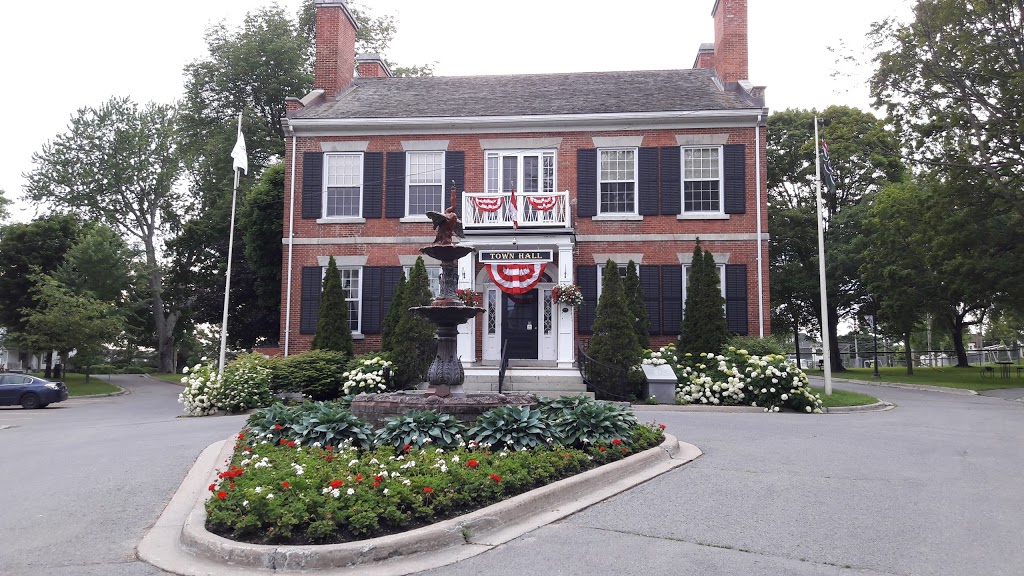 Absolute 1000 Islands Suites | 22 Church St, Gananoque, ON K7G 2M8, Canada | Phone: (613) 777-4122