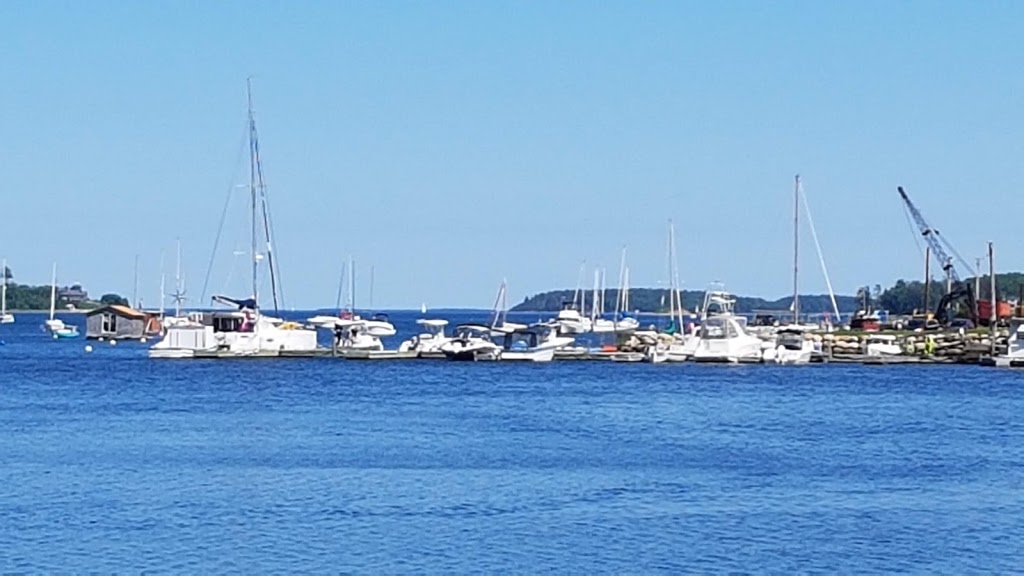 Irving Oil | 33 Edgewater St, Mahone Bay, NS B0J 2E0, Canada | Phone: (902) 624-6311