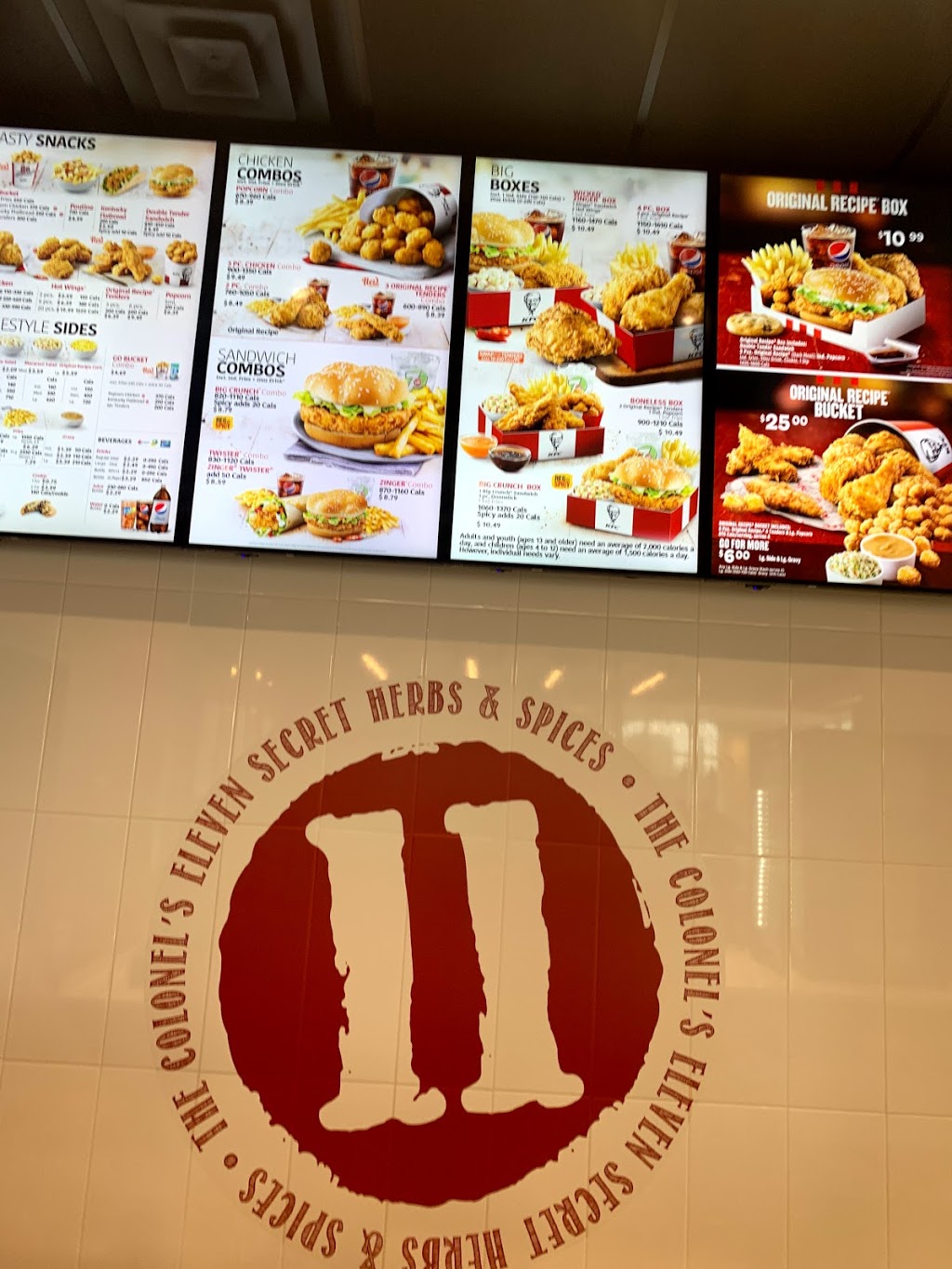 KFC | 6965 Vanguard Dr, Mississauga, ON L5S 1B2, Canada | Phone: (905) 673-7677