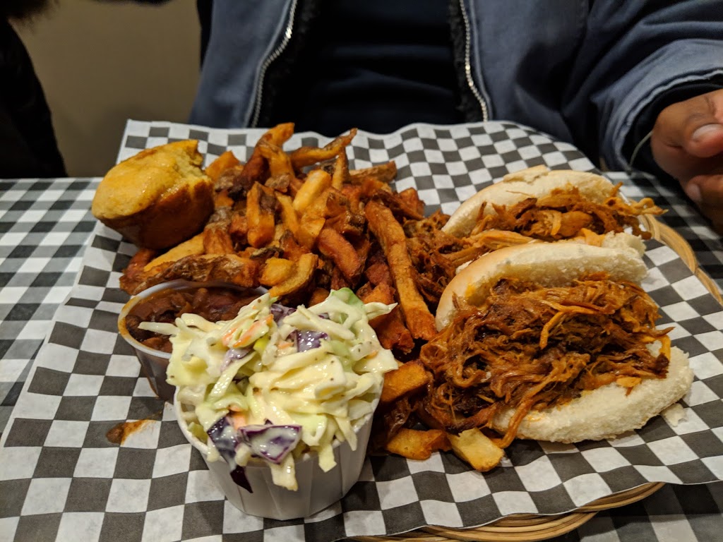Rollys Smokehouse | 214 West St, Smithville, ON L0R 2A0, Canada | Phone: (289) 639-9659