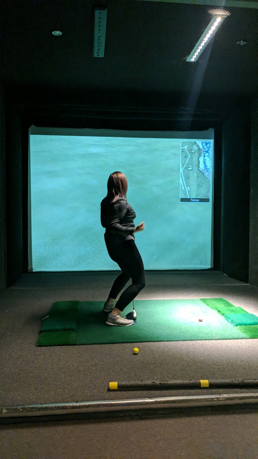 Tees & Cues Indoor Golf | 559 Bloor St W, Oshawa, ON L1J 5Y6, Canada | Phone: (905) 720-4040
