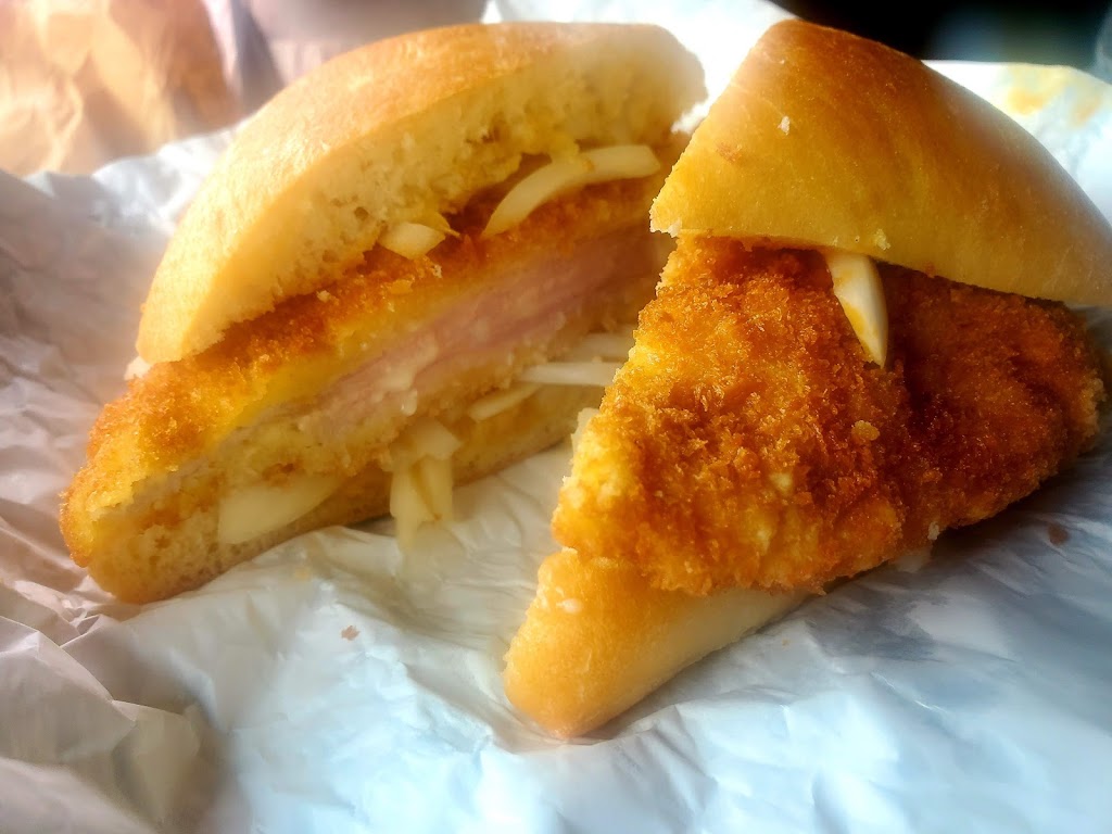 The Bridgenorth Deli | 871 Ward St, Bridgenorth, ON K0L 1H0, Canada | Phone: (705) 292-5444