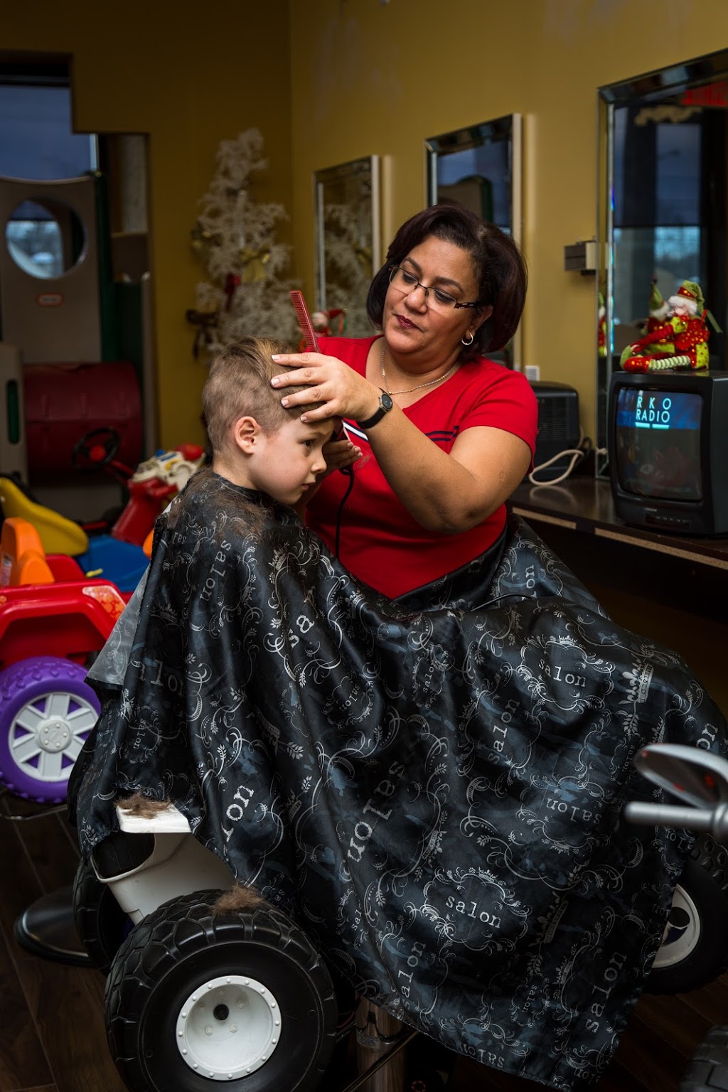 Coiffure Calinours Plus | 1356 Boulevard Curé-Labelle, Blainville, QC J7C 2P2, Canada | Phone: (450) 437-0808