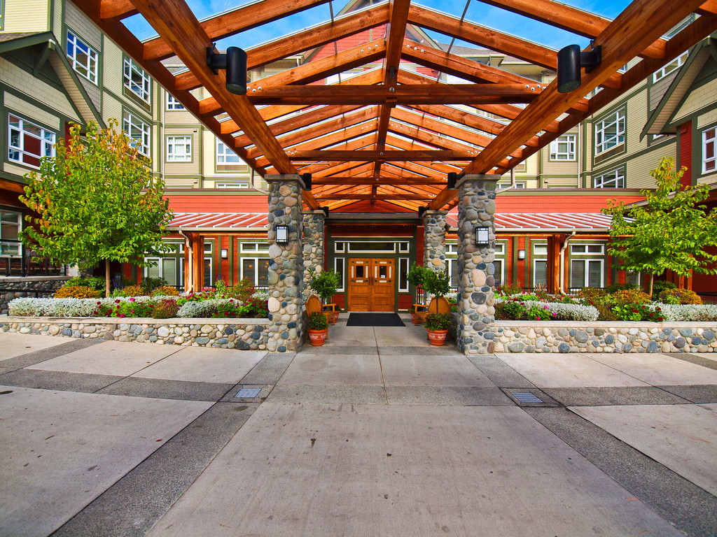 Shannon Oaks-Oak Bay | 2000 Goldsmith St, Victoria, BC V8R 0A2, Canada | Phone: (250) 595-6257