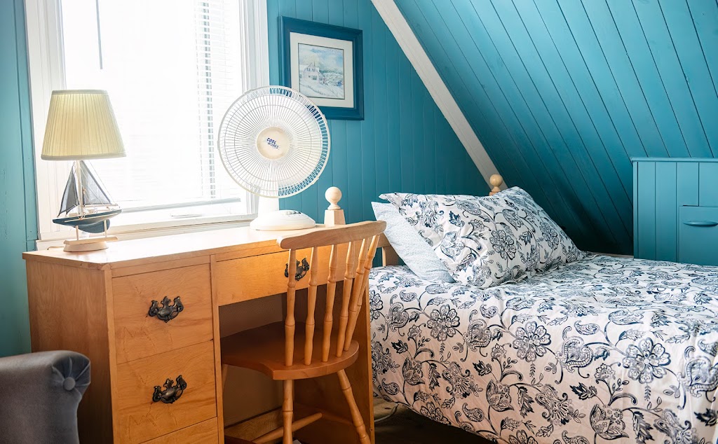 Le Bed & Café Petit Papillon | 56 Rue Principale, Grandes-Bergeronnes, QC G0T 1G0, Canada | Phone: (438) 887-1272