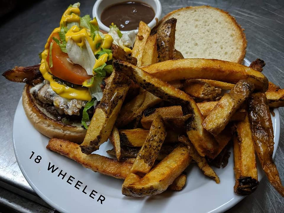 18 Wheeler Restaurant | 3613 Queens Line, Tilbury, ON N0P 2L0, Canada | Phone: (519) 682-1166