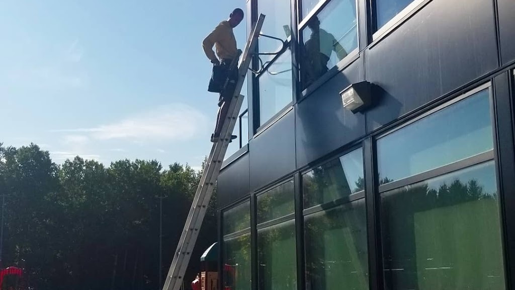 DNA window cleaning | 406 Bayview Dr, Woodlawn, ON K0A 3M0, Canada | Phone: (613) 706-3005