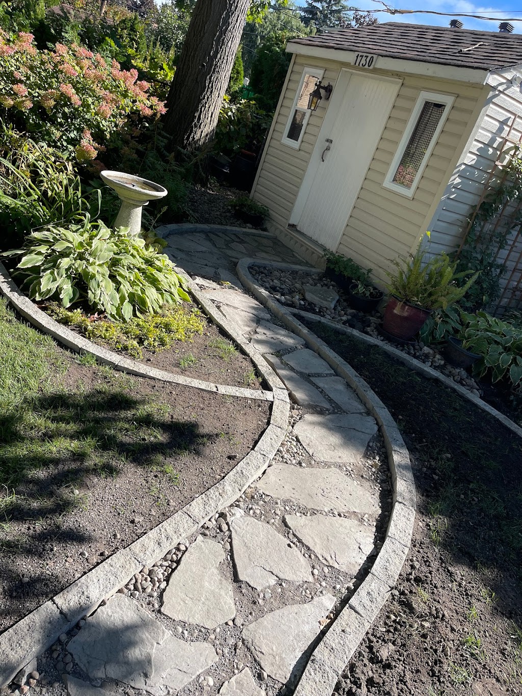 Paysagiste La Beauté du Jardin | 330 Rue des Tulipes, La Prairie, QC J5R 2G3, Canada | Phone: (514) 659-1298