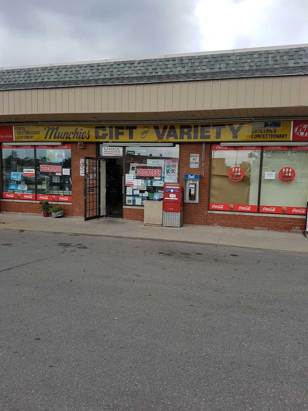 Munchies Gift & Variety | 850 King St W unit 16, Oshawa, ON L1J 2L5, Canada | Phone: (905) 725-1523