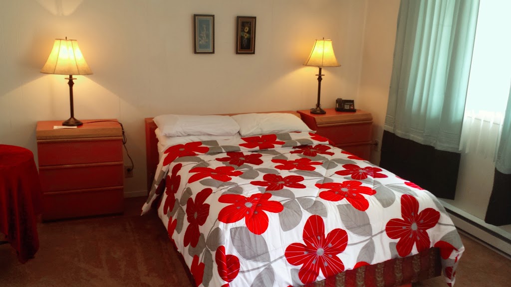 Motel Deblois | 9640 Boulevard Sainte-Anne, Sainte-Anne-de-Beaupré, QC G0A 3C0, Canada | Phone: (418) 827-3693
