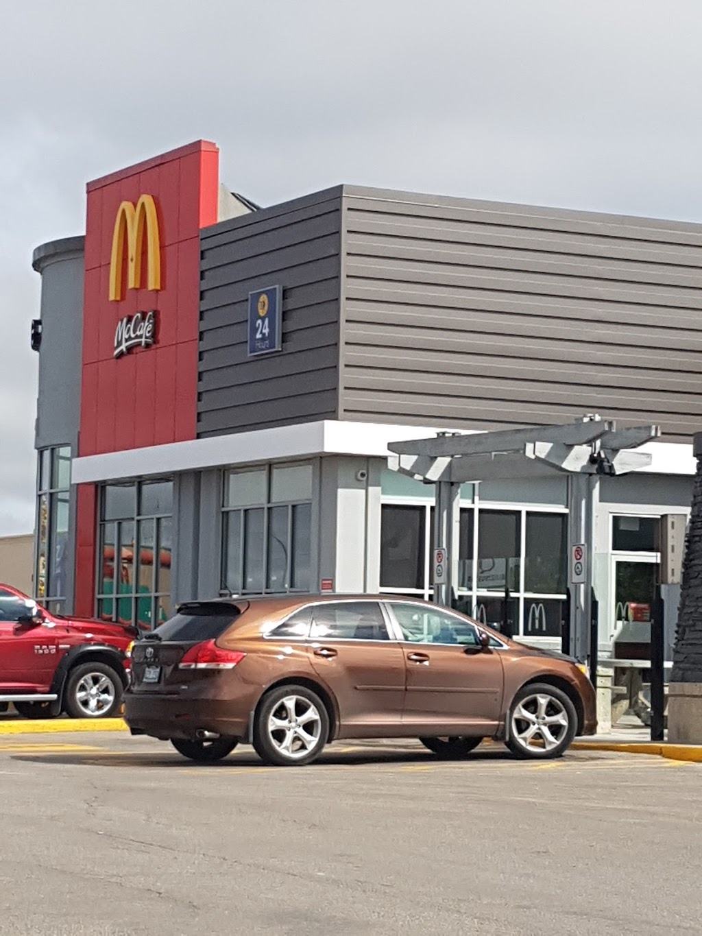 McDonalds | 1440 Ellice Ave, Winnipeg, MB R3G 0G4, Canada | Phone: (204) 949-5123