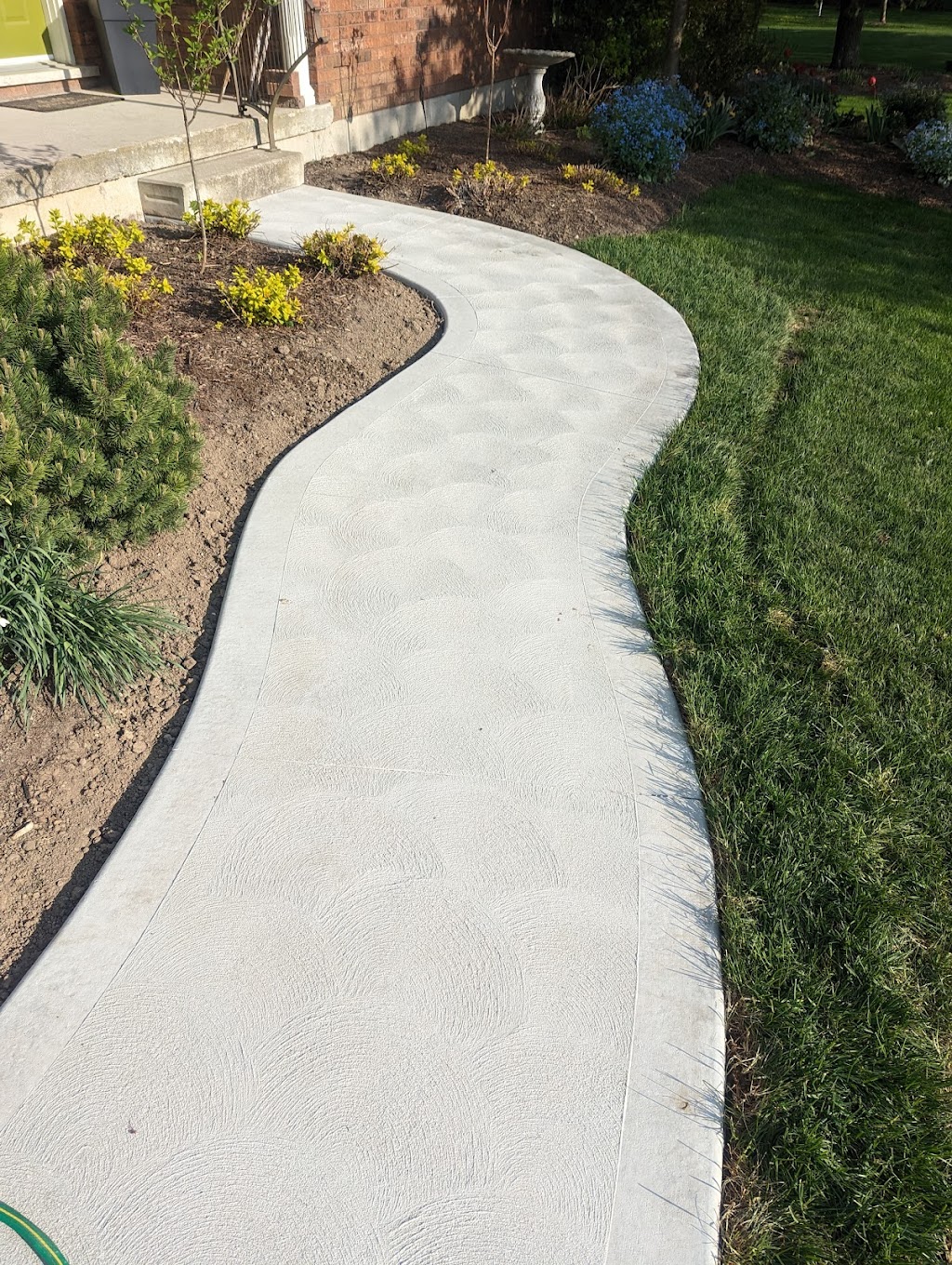 Entwistle Concrete and Landscape | 121 King St, Tavistock, ON N0B 2R0, Canada | Phone: (519) 501-5260
