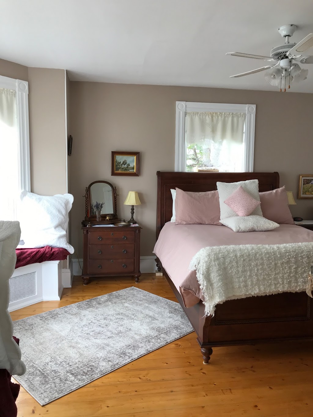 Tobas Bed and Breakfast | 4952 NS-332, East LaHave, NS B4V 0V6, Canada | Phone: (833) 862-2722