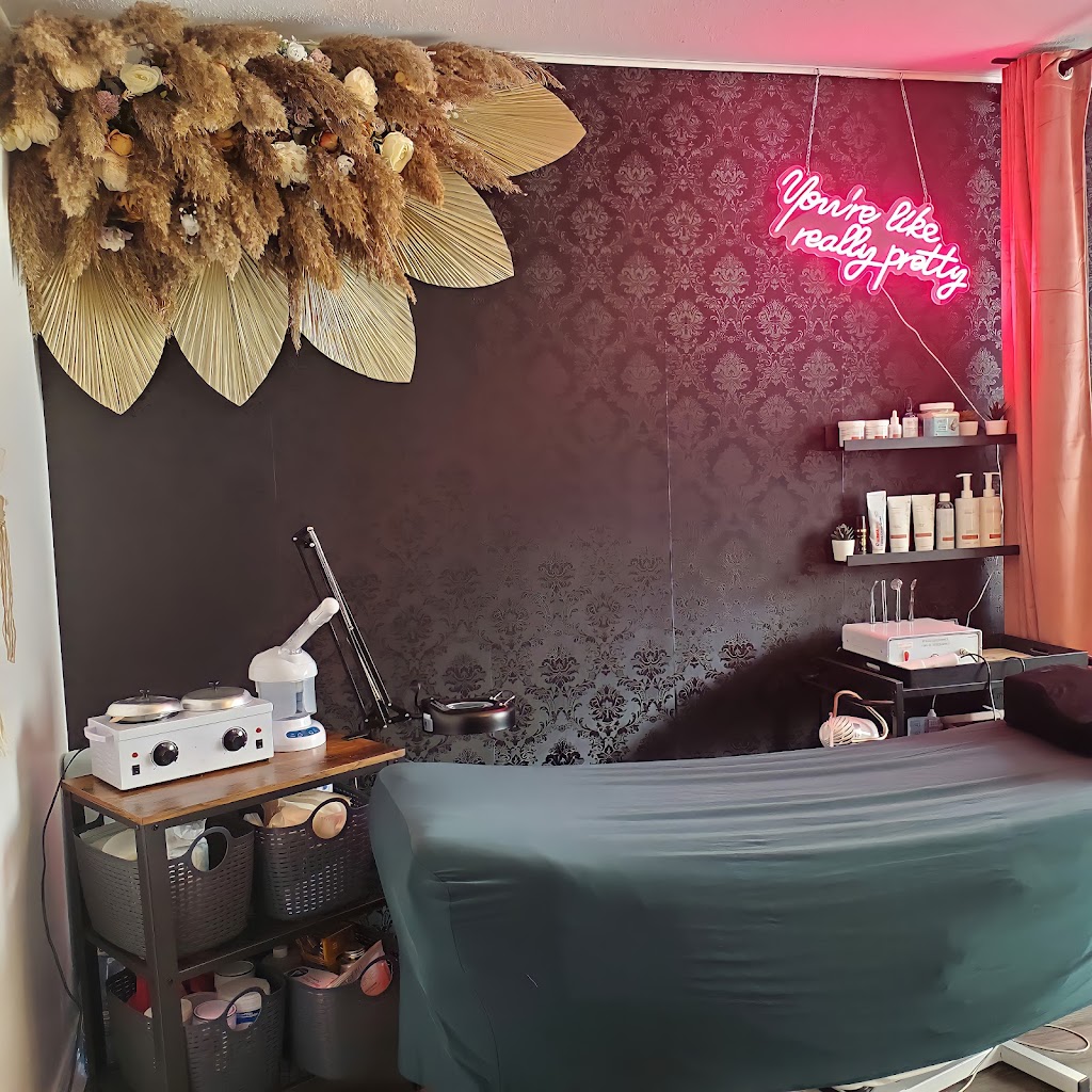 The beauty boudoir | 1222 Longfields Dr, Ottawa, ON K2J 5X3, Canada | Phone: (613) 261-4095