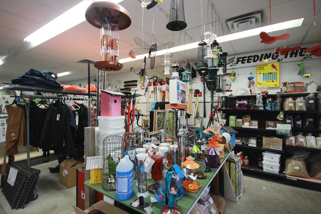 M & R Feeds & Farm Supply | 400 Raglan St S, Renfrew, ON K7V 1R8, Canada | Phone: (613) 432-8886