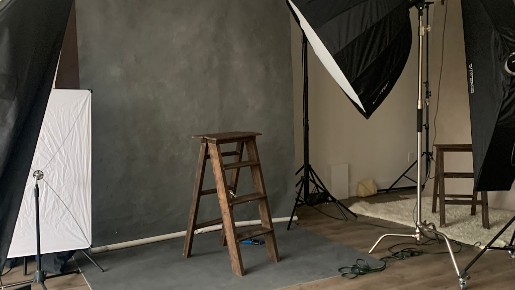 Allys Photography | 15 Ennerdale Rd, Toronto, ON M6E 4C2, Canada | Phone: (647) 787-6044