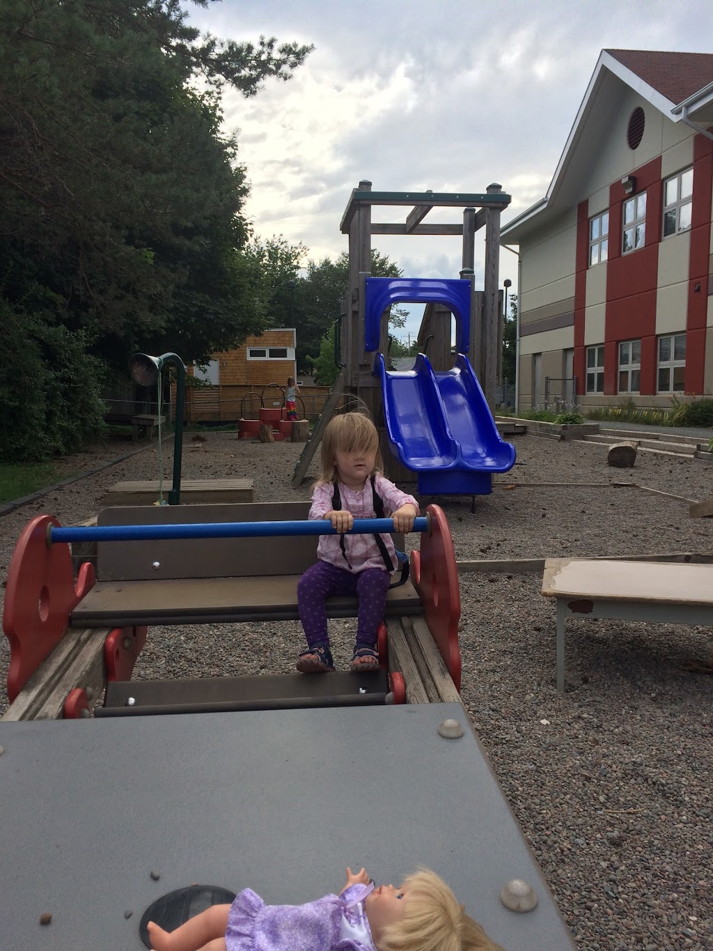 Halifax Independent School | 3331 Connaught Ave, Halifax, NS B3L 3B4, Canada | Phone: (902) 423-9777