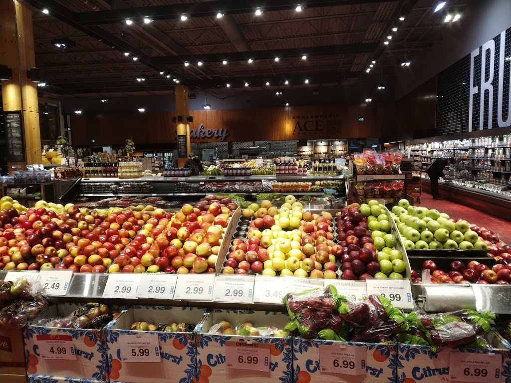 Loblaws | 250 Lakeshore Rd W, Mississauga, ON L5H 1G6, Canada | Phone: (905) 271-9925